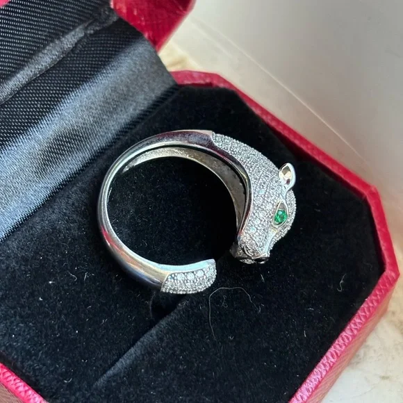 18k Cartier white gold Panther Ring with Green Eyes - 8 - Picture 3 of 9